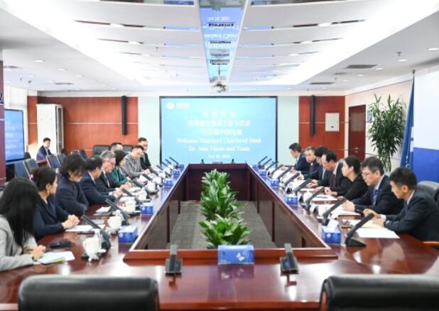 中國電建黨委書記、董事長丁焰章會(huì)見渣打集團(tuán)主席韋浩思