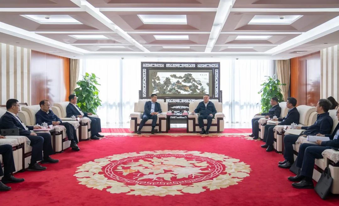 華電集團(tuán)黨組副書記、總經(jīng)理葉向東與山東能源黨委書記、董事長李偉舉行會(huì)談