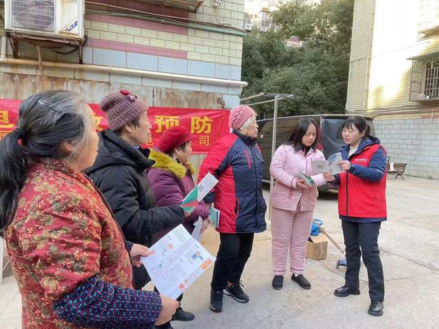 國(guó)網(wǎng)株洲天元供電公司電力便民服務(wù)點(diǎn)“零距離”為民辦電