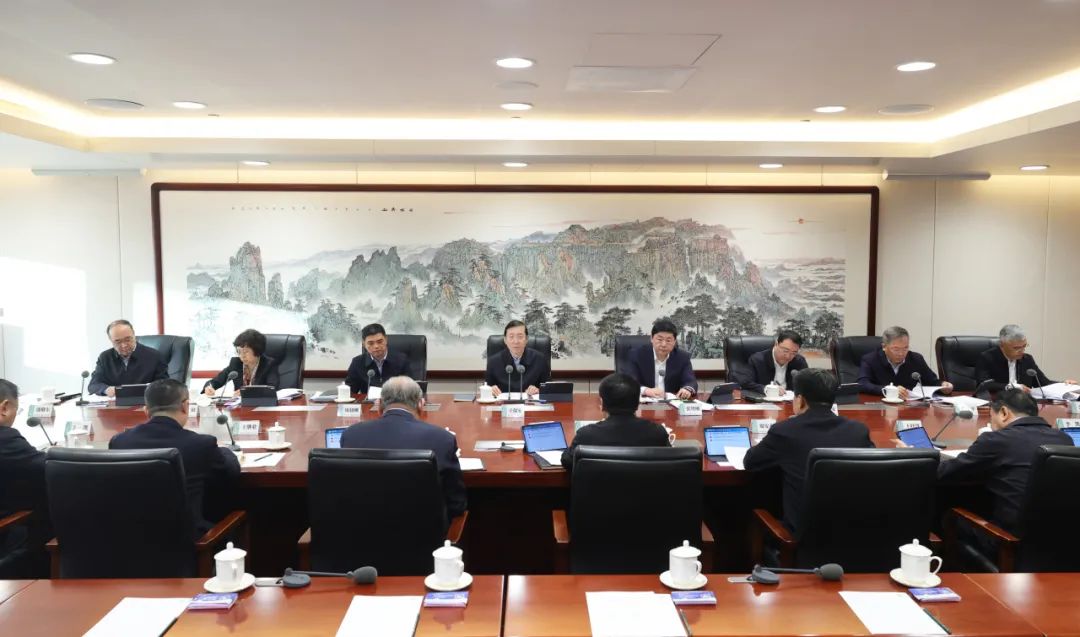 國(guó)家電網(wǎng)公司領(lǐng)導(dǎo)班子和專職助理、總師、副總師2024年調(diào)研座談會(huì)召開(kāi)