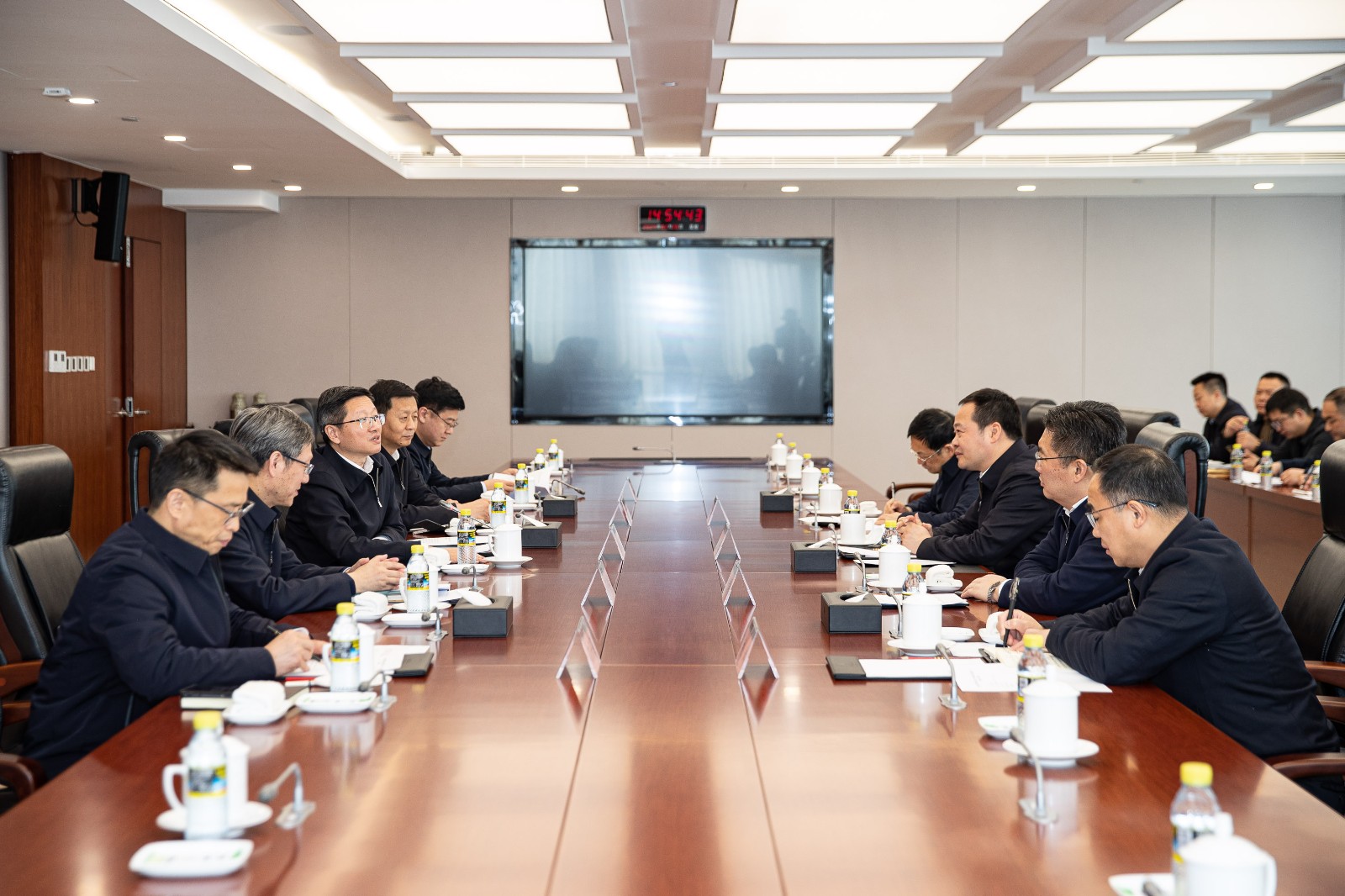 國家能源集團(tuán)公司總經(jīng)理、黨組副書記余兵會(huì)見上饒市委書記陳云