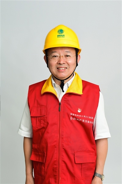 全國人大代表、國網(wǎng)浙江慈溪市供電公司客服中心社區(qū)經(jīng)理錢海軍——讓訴訟服務(wù)之光照亮千家萬戶