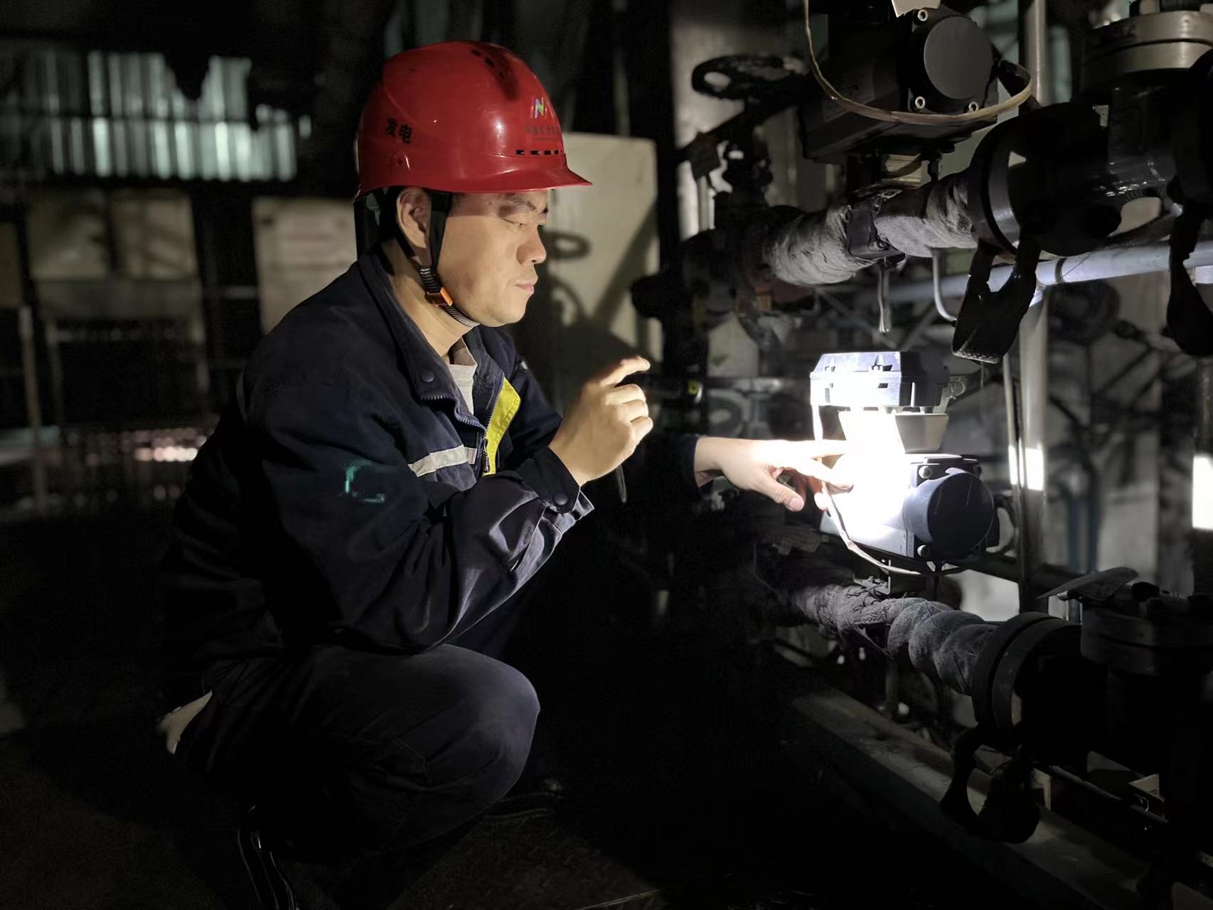 張濤：“只要需要我就一直在，同他們一起，做設(shè)備穩(wěn)定的護(hù)航人！”