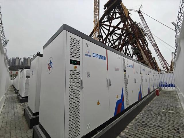 工商業(yè)儲(chǔ)能百團(tuán)大戰(zhàn)：超300家公司擠入場(chǎng)，3年或?qū)⒆咄旯夥?年路