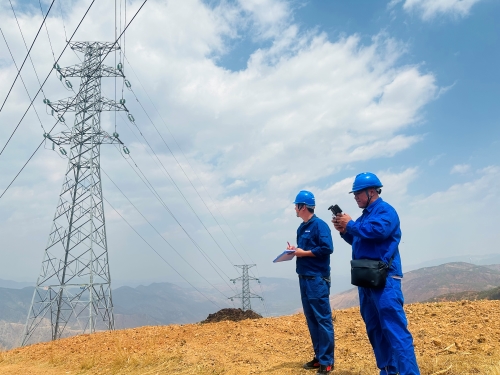國(guó)網(wǎng)會(huì)理市供電公司:清明防山火 電網(wǎng)有保障