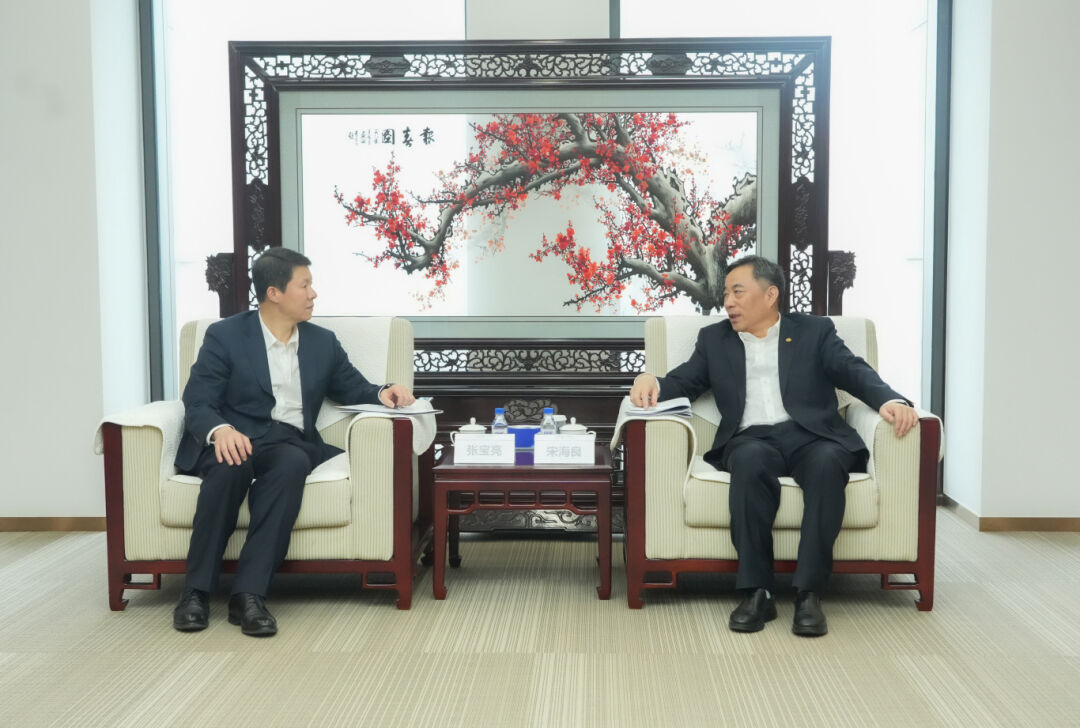 中國(guó)能建黨委書(shū)記、董事長(zhǎng)宋海良與臨沂市市長(zhǎng)張寶亮?xí)? width=