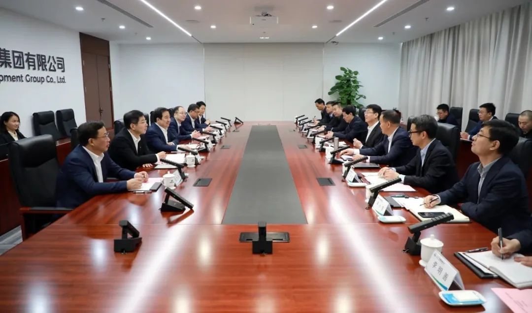 中國電氣裝備黨委書記、董事長白忠泉會見甘肅電氣集團(tuán)董事長劉萬祥、天水市副市長胡志勇