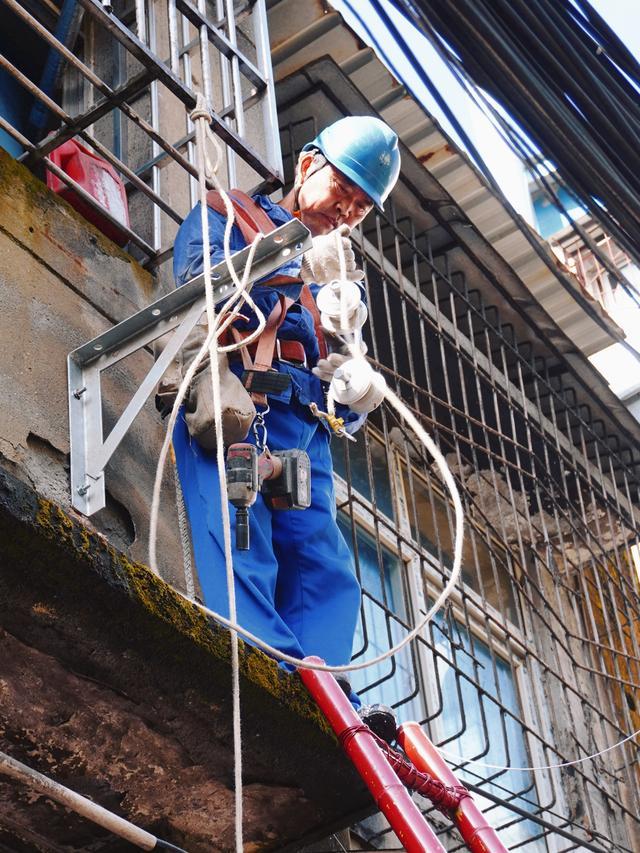 國網(wǎng)郫都供電公司加強(qiáng)“社網(wǎng)共建”，一心為民服務(wù)