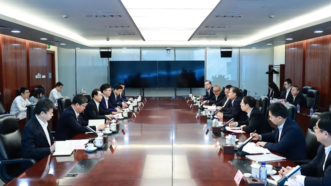 華電集團黨組書記、董事長江毅與中國太平保險集團黨委書記、董事長王思東舉行會談