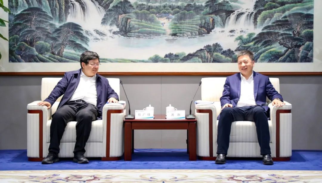 中國(guó)電氣裝備黨委副書記、總經(jīng)理周群會(huì)見濟(jì)南市副市長(zhǎng)任廣鋒