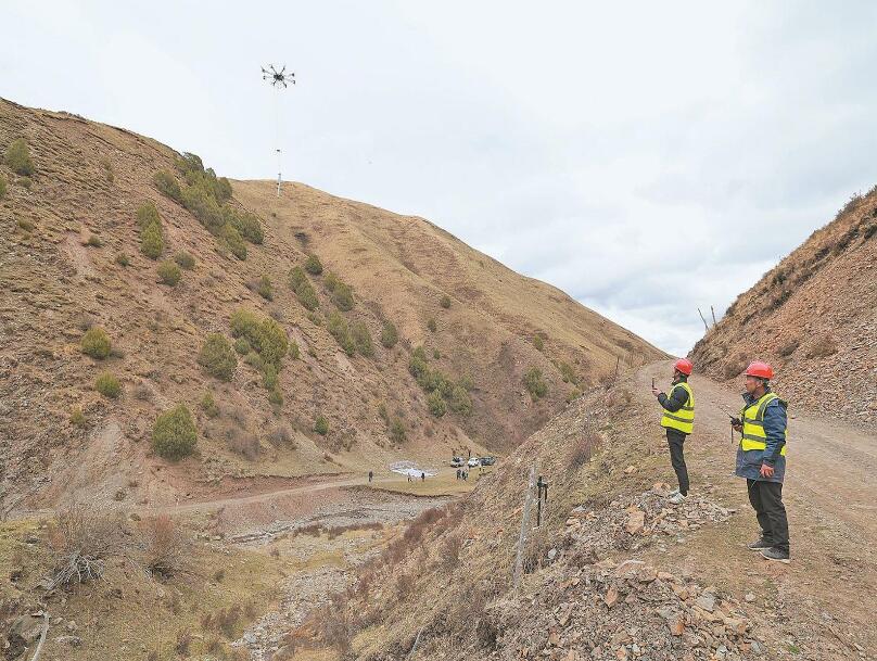 海拔4000米,重載無人機吊運工程物資
