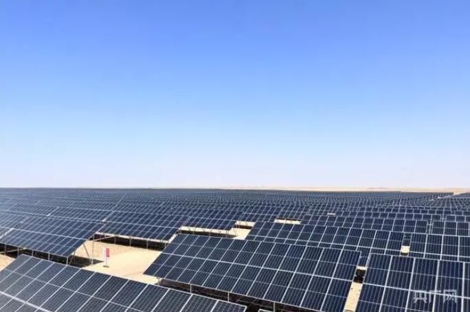 鄂爾多斯沙地上的“馬蘭花”:預(yù)計(jì)年發(fā)電70億千瓦時(shí)