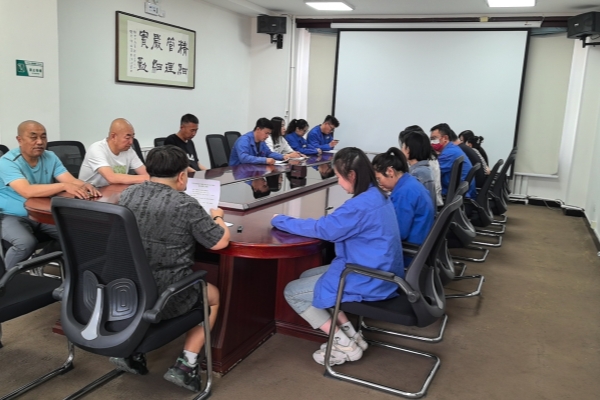 烏海千里山供電公司：加強(qiáng)理論學(xué)習(xí)，風(fēng)清氣正過(guò)節(jié)