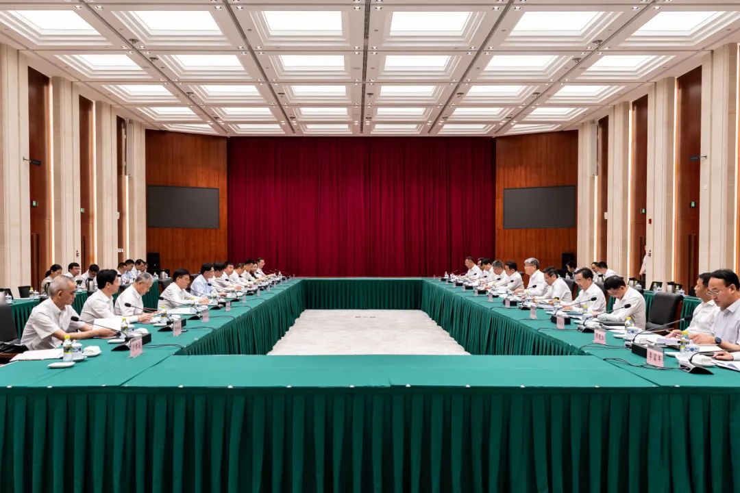 國(guó)家能源集團(tuán)黨組書記、董事長(zhǎng)劉國(guó)躍與廣西壯族自治區(qū)人民政府主席藍(lán)天立舉行工作會(huì)談