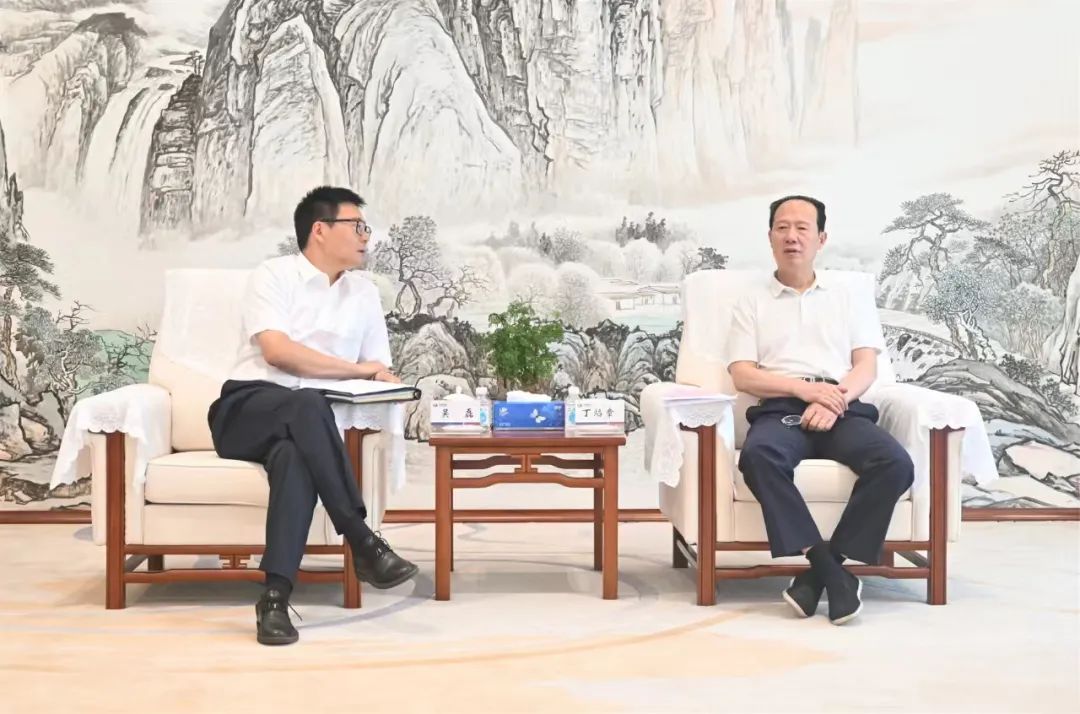 中國電建黨委書記、董事長丁焰章與上海電氣集團黨委書記、董事長吳磊會談