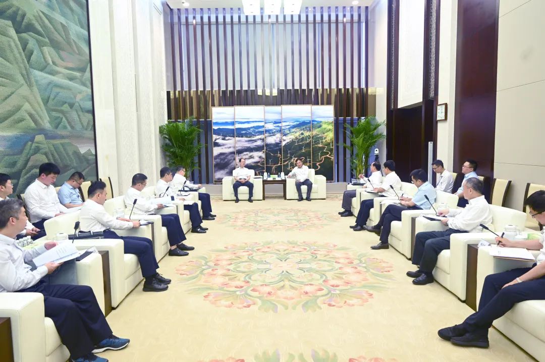 中國電建黨委書記、董事長丁焰章與國家電投黨組書記、董事長劉明勝會談