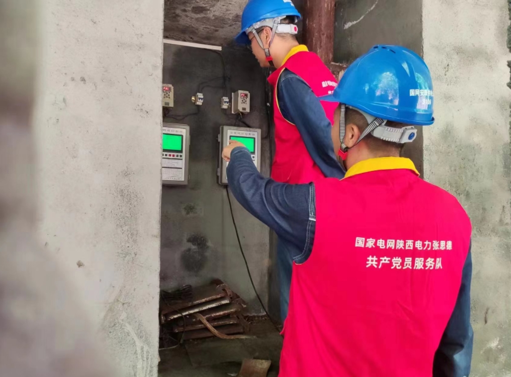 國網(wǎng)嵐皋縣供電公司:煙農(nóng)趕“烤”忙 電力服務(wù)在身旁