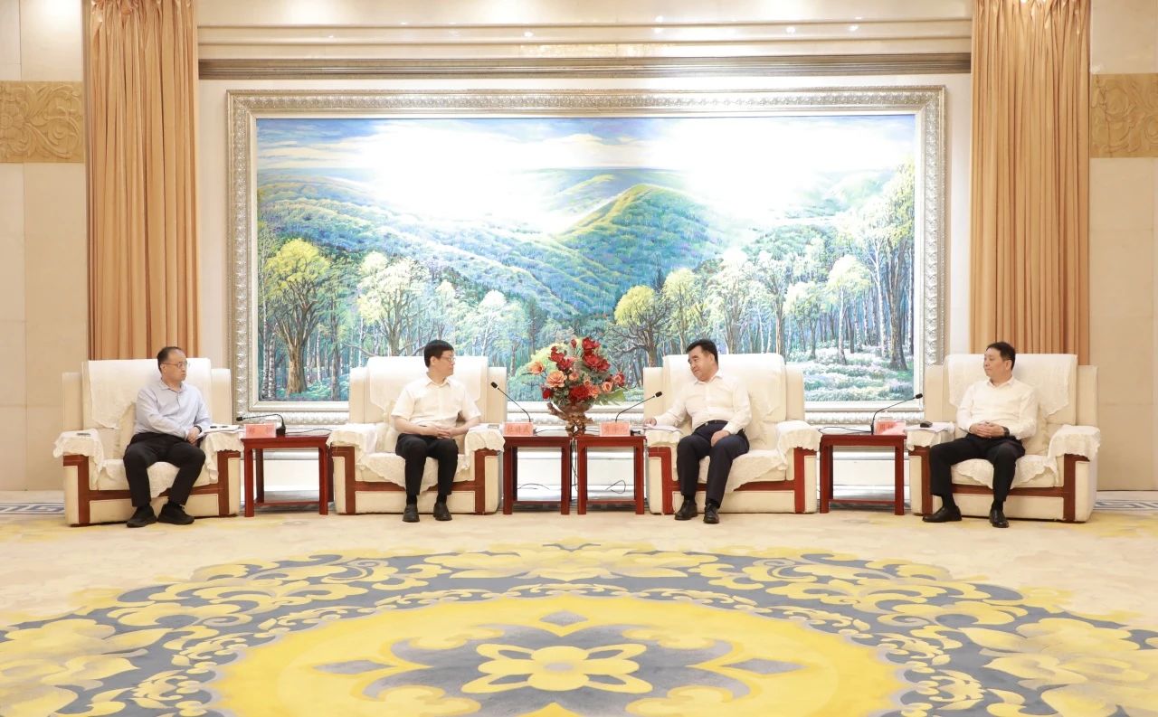 華電煤業(yè)黨委書(shū)記、董事長(zhǎng)杜將武拜會(huì)慶陽(yáng)市委書(shū)記黃澤元