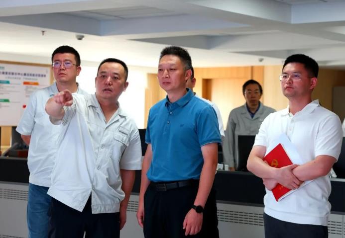 崇州市委副書記、市長饒程赴國網(wǎng)崇州供電公司調(diào)研高溫電力保供工作