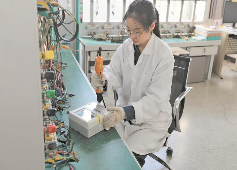 謝超：十年如一日，專和電能表“較真”