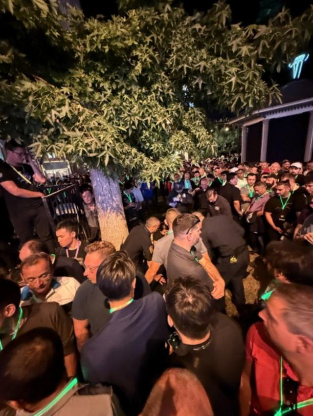 馬斯克：現(xiàn)場有人突發(fā)疾病，特斯拉Robotaxi發(fā)布會推遲