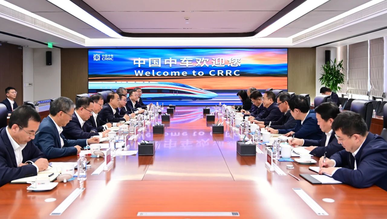大唐集團(tuán)黨組書(shū)記、董事長(zhǎng)鄒磊與中國(guó)中車(chē)黨委書(shū)記、董事長(zhǎng)孫永才座談交流