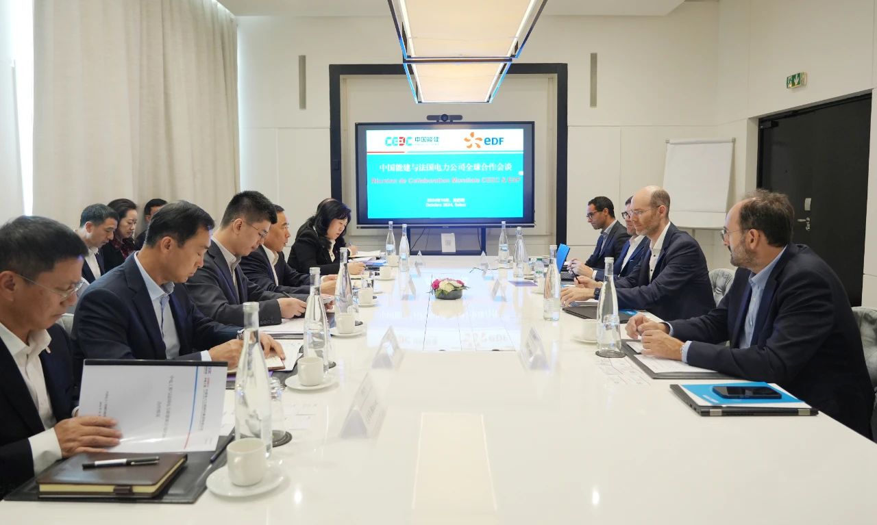 中國(guó)能建黨委書記、董事長(zhǎng)宋海良與法國(guó)電力公司新能源集團(tuán)執(zhí)行總裁塞德里克·勒布塞會(huì)談