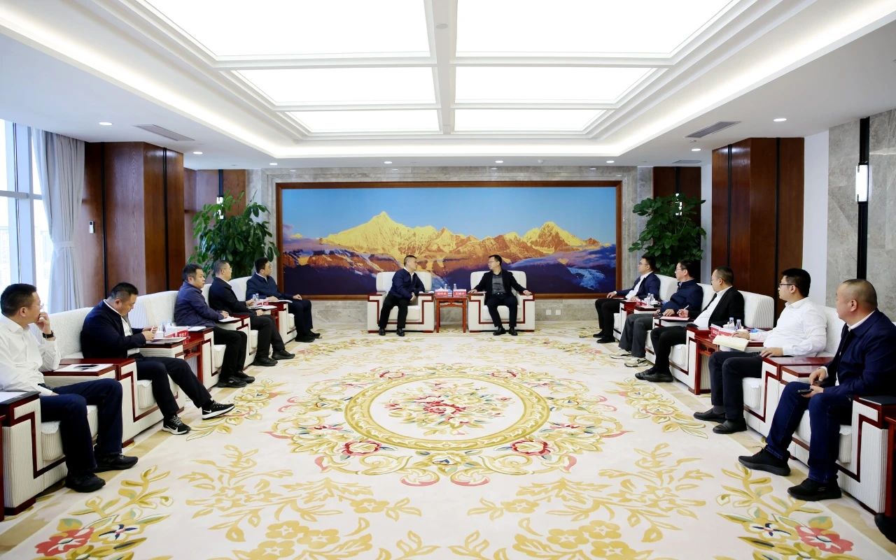 大唐云南公司黨委書記、董事長王繼才與中鐵十局集團有限公司總經理、黨委副書記范中兵會談