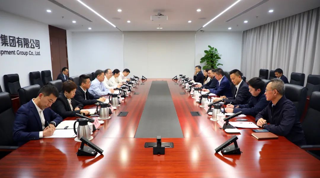 中國電氣裝備黨委書記、董事長李洪鳳會(huì)見上海市國資委黨委書記、主任賀青