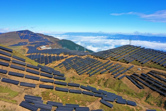 云南昭通羊窩頭、八棵樹光伏項(xiàng)目135兆瓦全容量并網(wǎng)發(fā)電