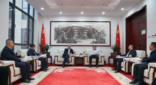 中國電建黨委副書記、總經(jīng)理王斌與內(nèi)蒙古電力集團黨委書記、董事長張海峰會談