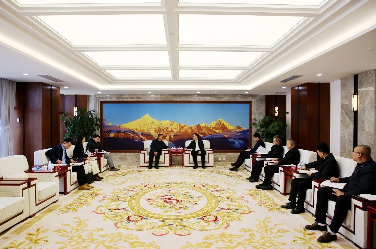 王繼才與昆明市發(fā)改委副主任、市能源局局長(zhǎng)施云懷會(huì)談