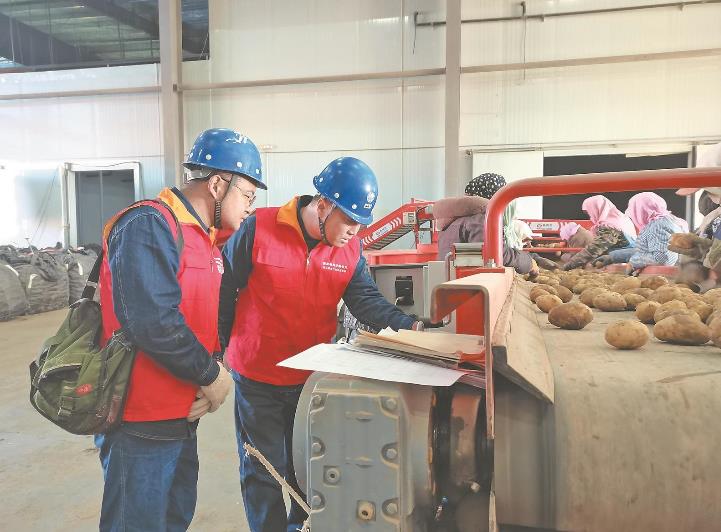 甘肅省古浪縣:及時(shí)響應(yīng)企業(yè)求助 排除廠區(qū)用電故障