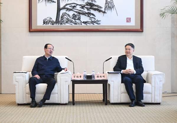 丁焰章與中國(guó)華能董事長(zhǎng)、黨組書(shū)記溫樞剛會(huì)談