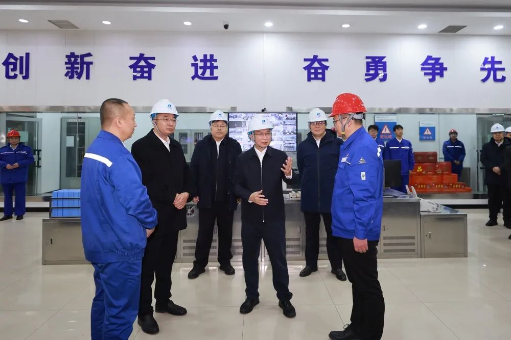華電集團黨組書記、董事長江毅赴華電新疆區(qū)域調(diào)研