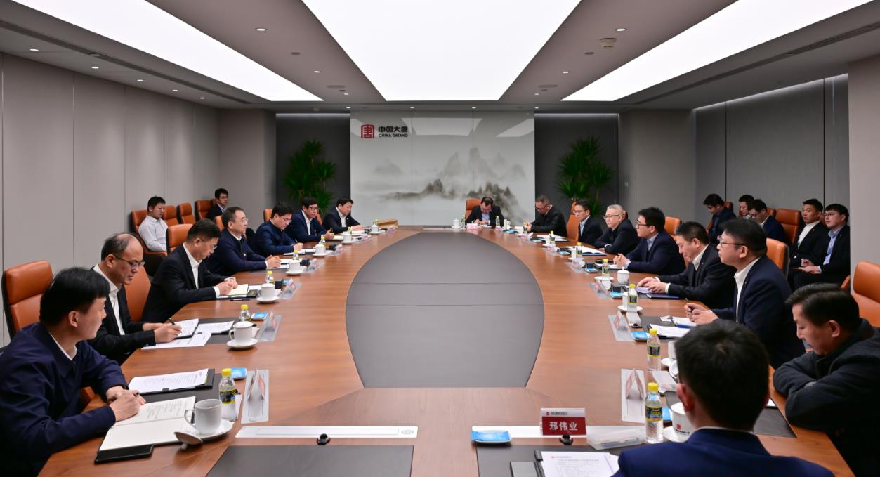 大唐集團黨組書記、董事長鄒磊與上海電氣黨委書記、董事長吳磊會談