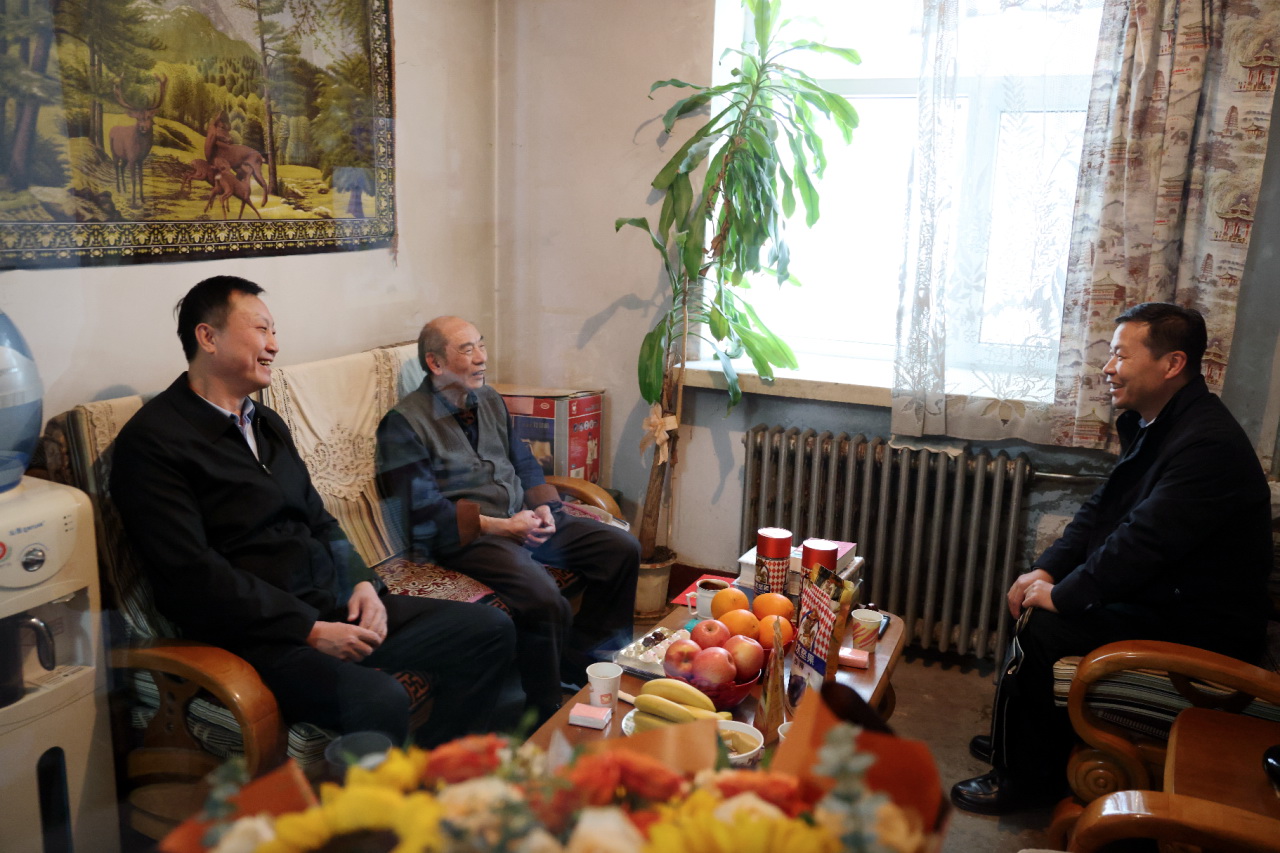 黃河公司黨委副書記于淼走訪慰問老黨員、退休干部周新光