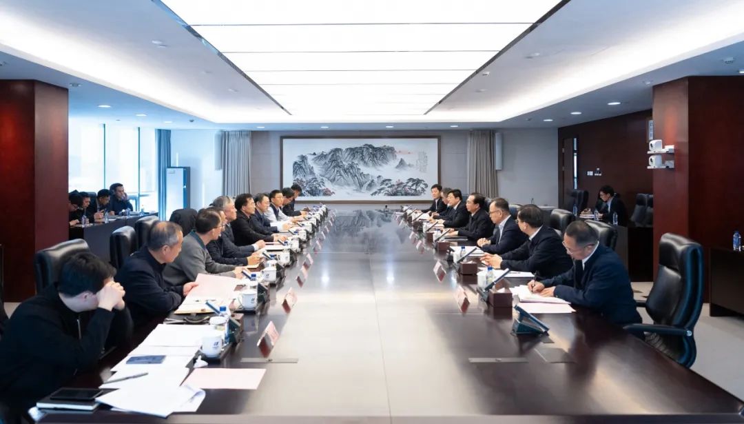 華電集團(tuán)董事長、黨組書記江毅與北京市政府黨組成員、副市長文獻(xiàn)舉行會(huì)談