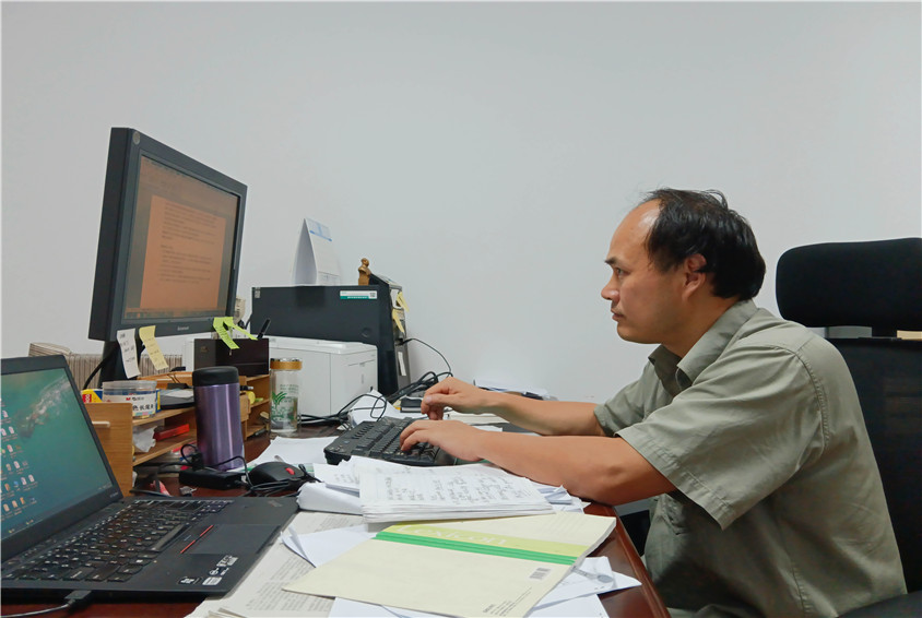 【老兵退伍  初心不改】周志勇： 執(zhí)筆如槍，他為萬家燈火寫春秋