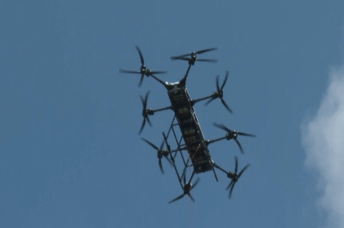 8軸16旋翼重載無(wú)人機(jī)在十堰上崗，助力電網(wǎng)建設(shè)